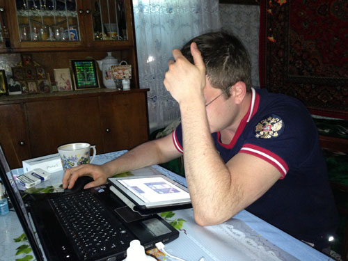 Я работаю за компом