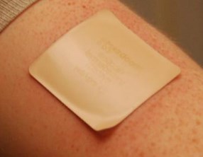 Фотография пластыря на руке